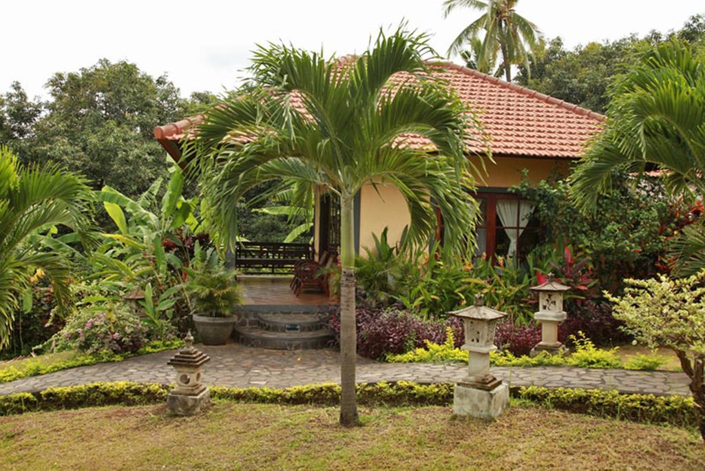 Puri Mangga Sea View Resort And Spa Lovina Exteriör bild